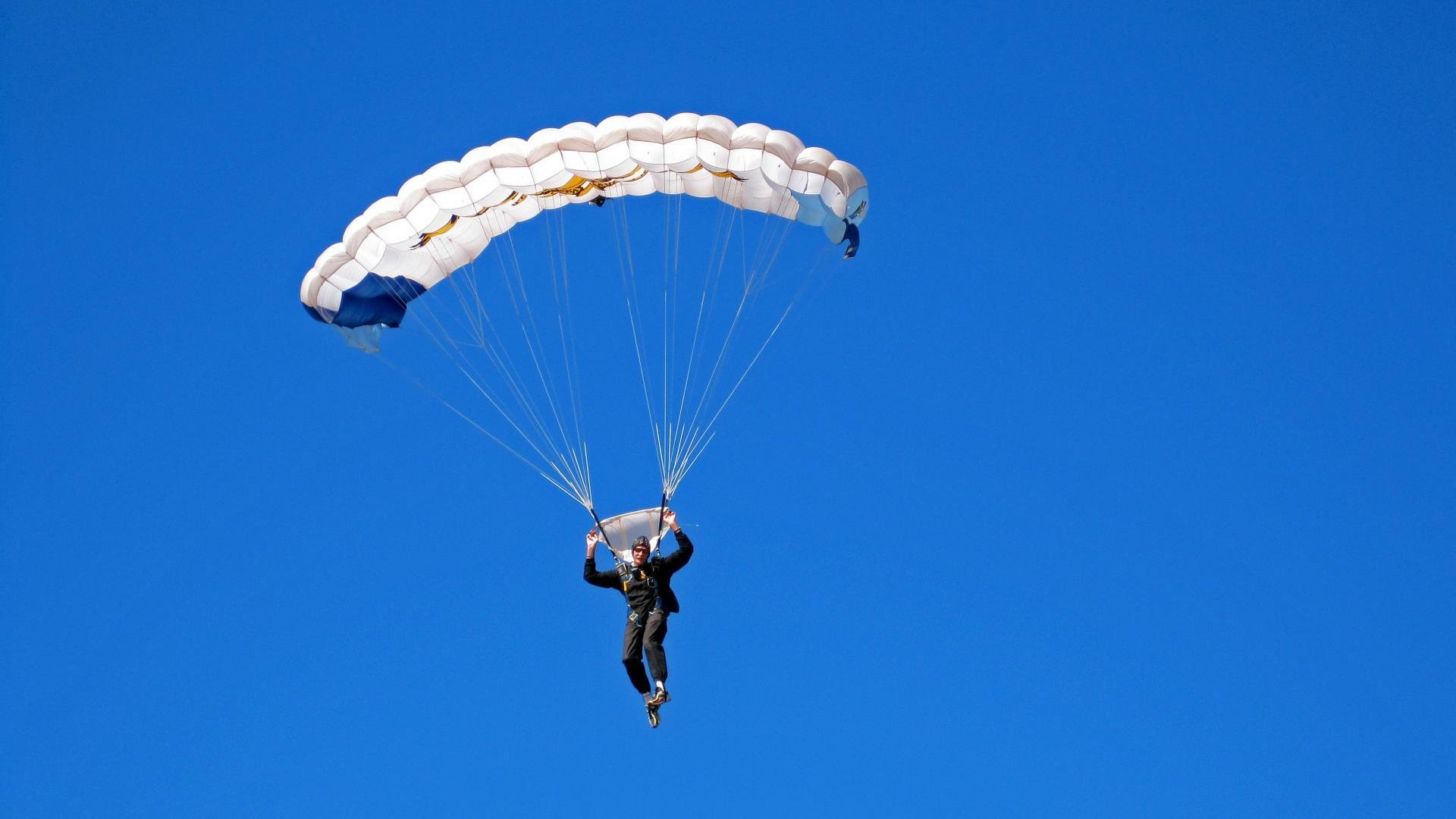 开云平台-贝恩致命一击！开拓者客场闪电战击溃广厦，CBA季后赛格局再起波澜
