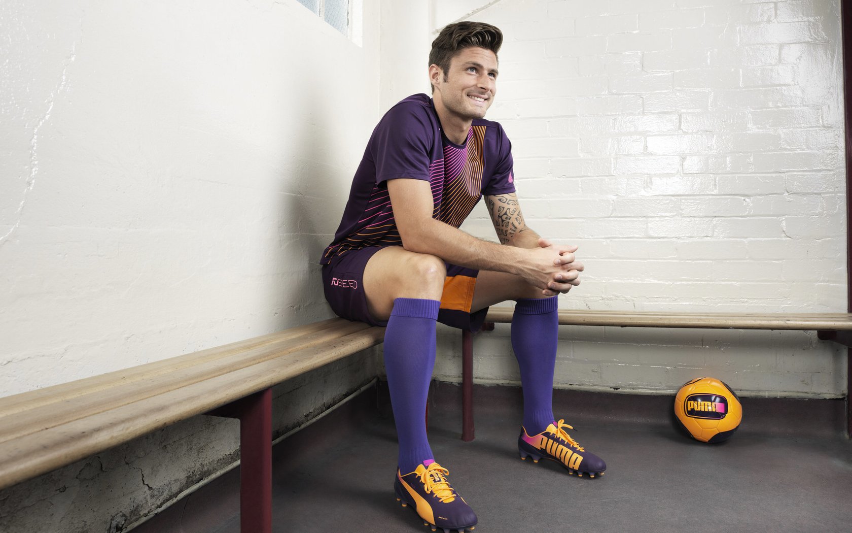 开云-双线战场，F1揭幕战的轮胎尖啸，与足球场上加克波的暴力超车