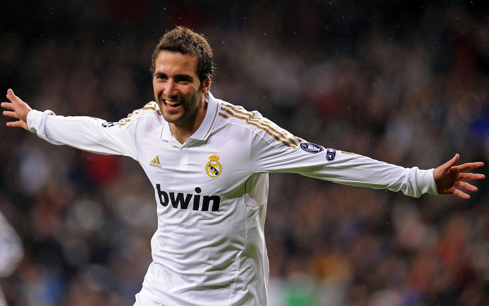 开云平台-当F1引擎撕裂街道夜空，从赛道到绿茵，格纳布里式的持续杀伤哲学